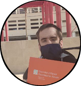Foto de Adrián Gordo con el título de Grado
